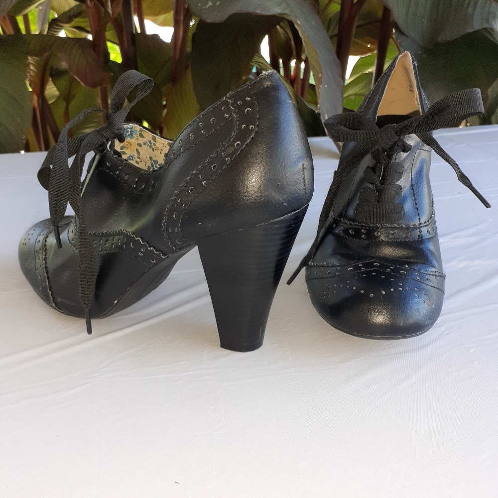 American Eagle lace up heels